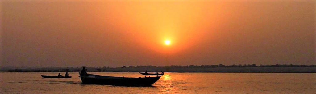 シュタイナー建築　インド・ガンガ（ガンジス河）の夜明け