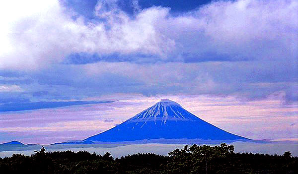 八ヶ岳・富士見高原からの雲海富士
八ヶ岳・富士見高原の宿／ペンション・プチホテル