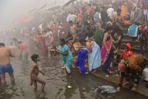 ヨガ瞑想：Varanasi-Ganga / India